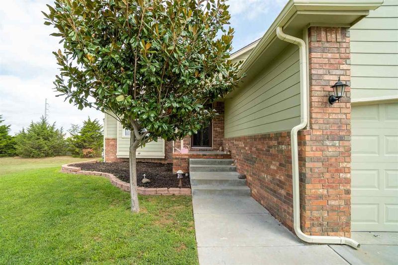 12010 E Laguna St, Wichita, KS 67207