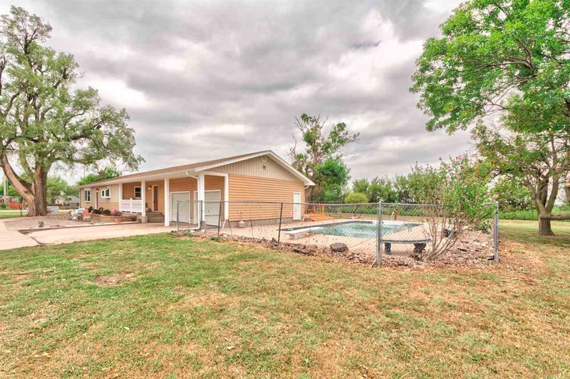 3932 N Oliver Rd, Newton, KS 67114