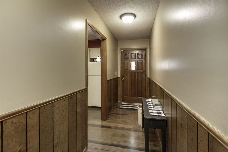 1019 E Post Oak St, Derby, KS 67037