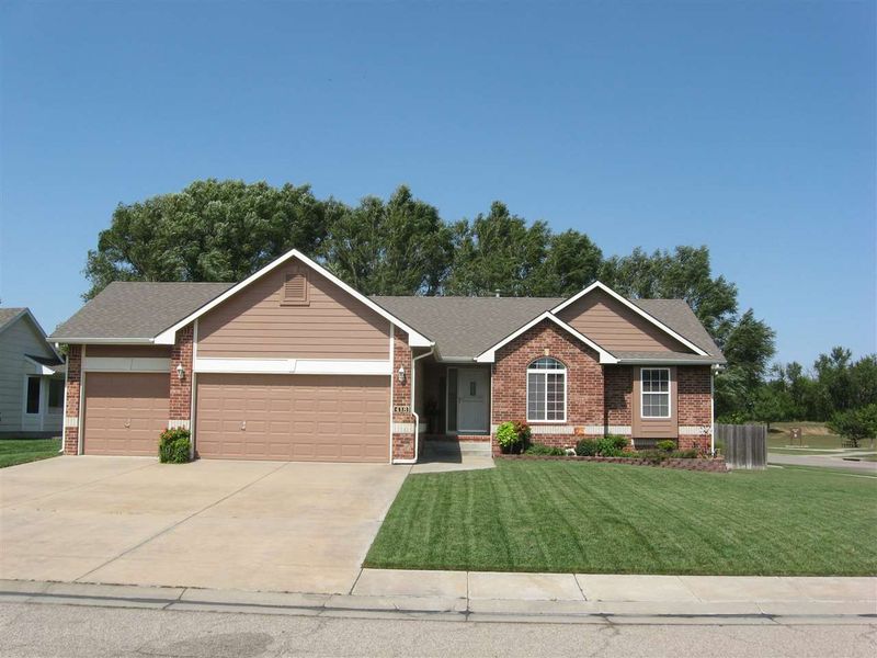 418 E Fieldstone St, Derby, KS 67037