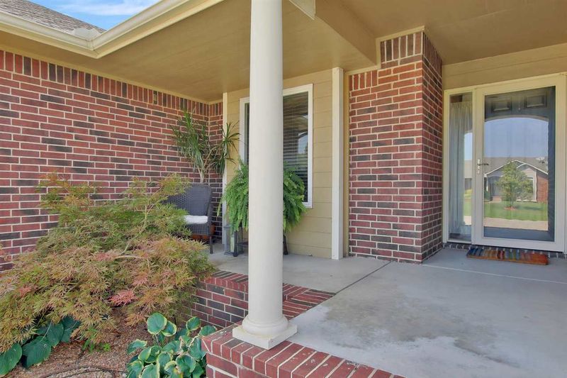 8013 E Old Mill St, Wichita, KS 67226