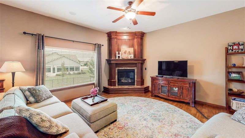 2 N Maple Ct, Valley Center, KS 67147