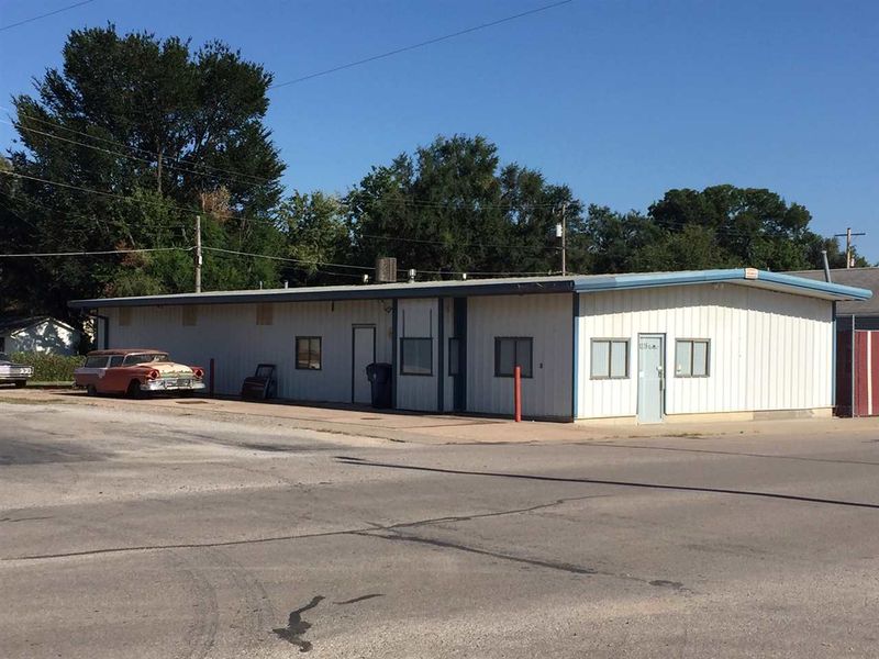 116 S Main St, Benton, KS 67017