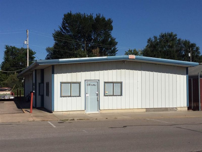 116 S Main St, Benton, KS 67017