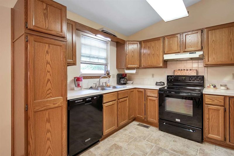 231 W Hunter St, Derby, KS 67037
