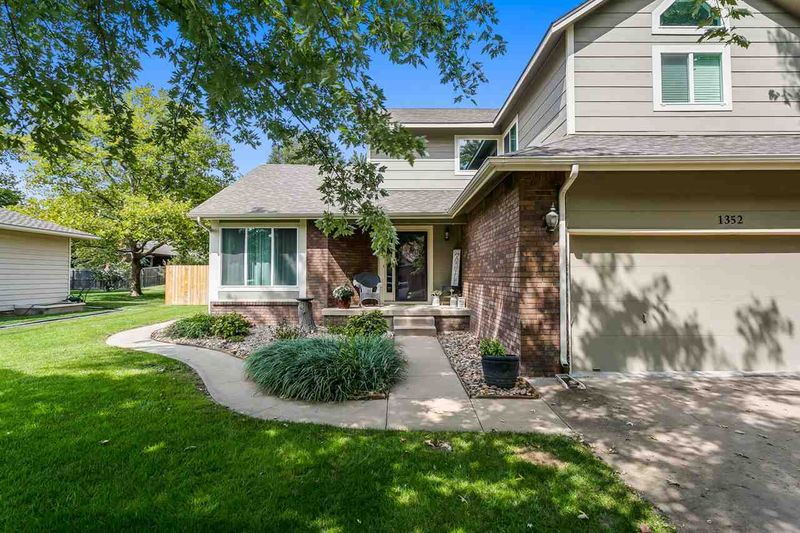 1352 N Dry Brook Ct, Derby, KS 67037