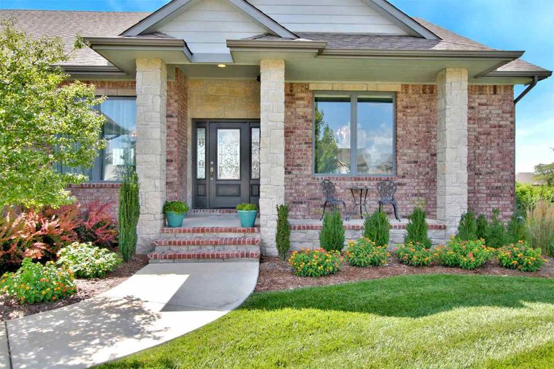 1340 E Lookout Cir, Derby, KS 67037