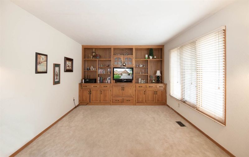 9446 E Bent Tree Cir, Wichita, KS 67226