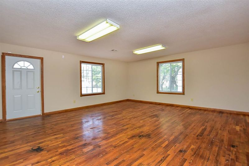 624 N Elder St, Wichita, KS 67212