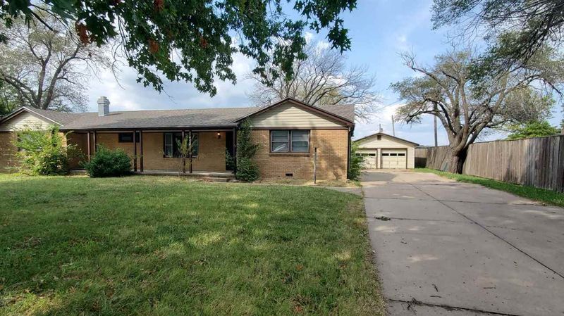 9220 E Osie St, Wichita, KS 67207