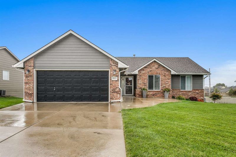 1013 E Stone Path St, Derby, KS 67037