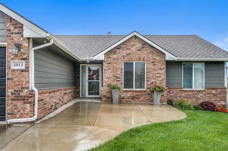1013 E Stone Path St, Derby, KS 67037