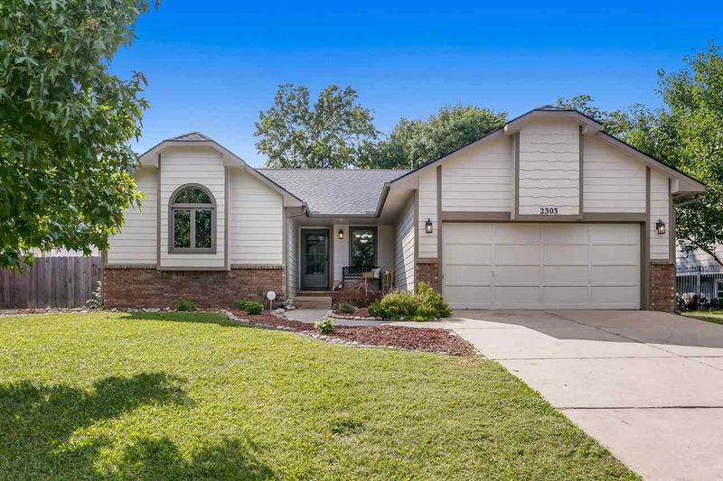 2303 N White Oak Rd, Derby, KS 67037