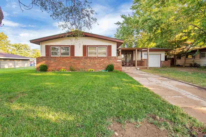 1314 E Cloverdale Dr, Park City, KS 67219