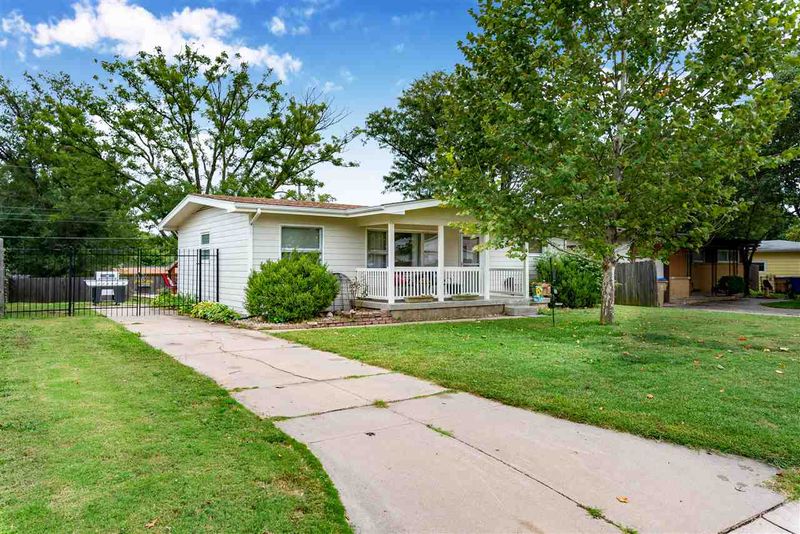 1326 N Baltimore Ave, Derby, KS 67037
