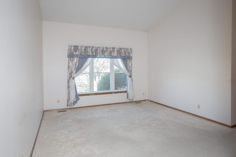 4536 N Westlake Ct, Bel Aire, KS 67220