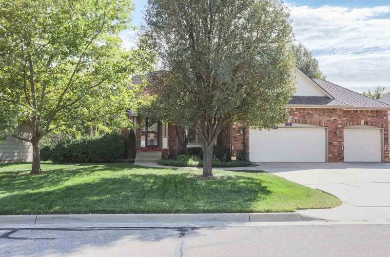 12121 E Killenwood Dr, Wichita, KS 67206