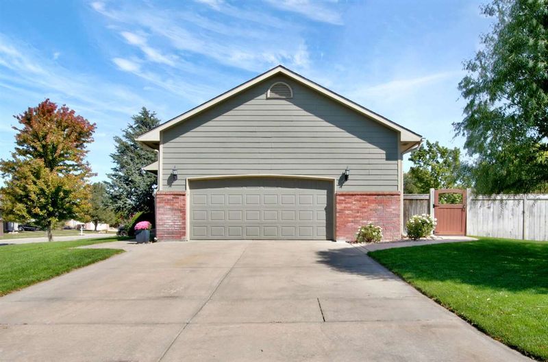 403 W Tuscany Dr, Andover, KS 67002