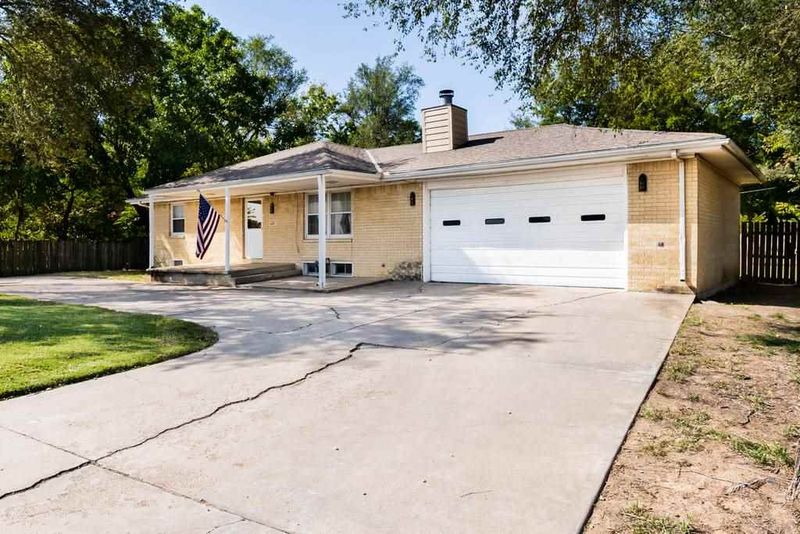 605 N Andover Rd, Andover, KS 67002