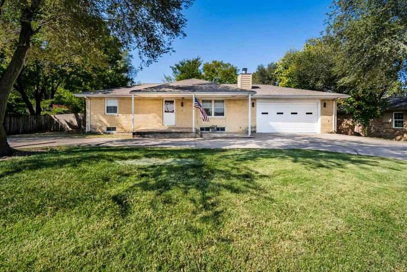 605 N Andover Rd, Andover, KS 67002