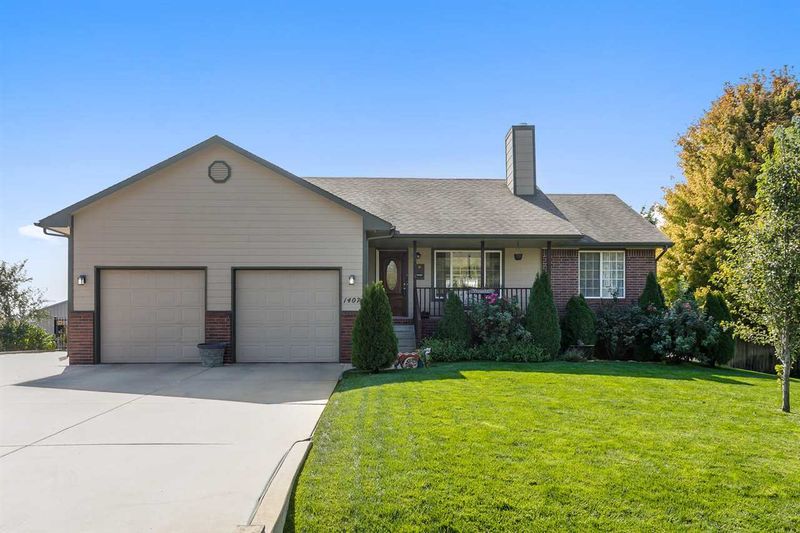 1407 E Winesap St, Haysville, KS 67060