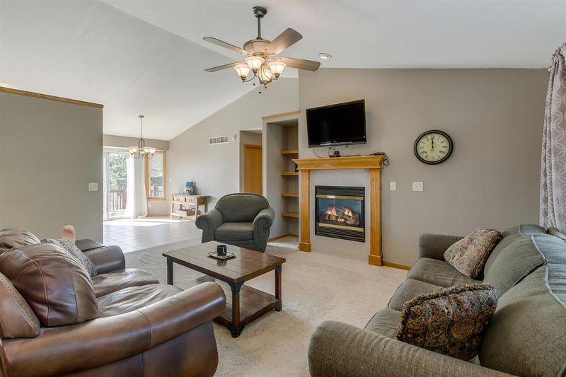 1407 E Winesap St, Haysville, KS 67060