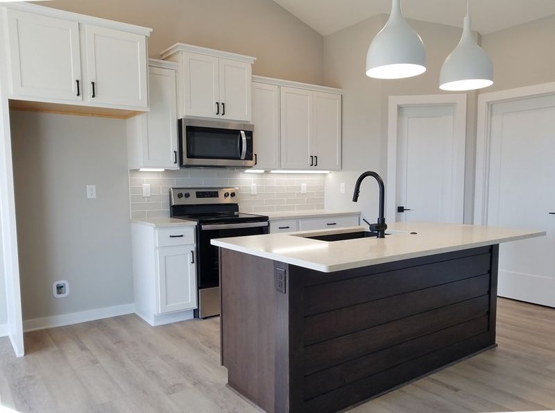 1434 N Emerald Valley Dr, Mulvane, KS 67110