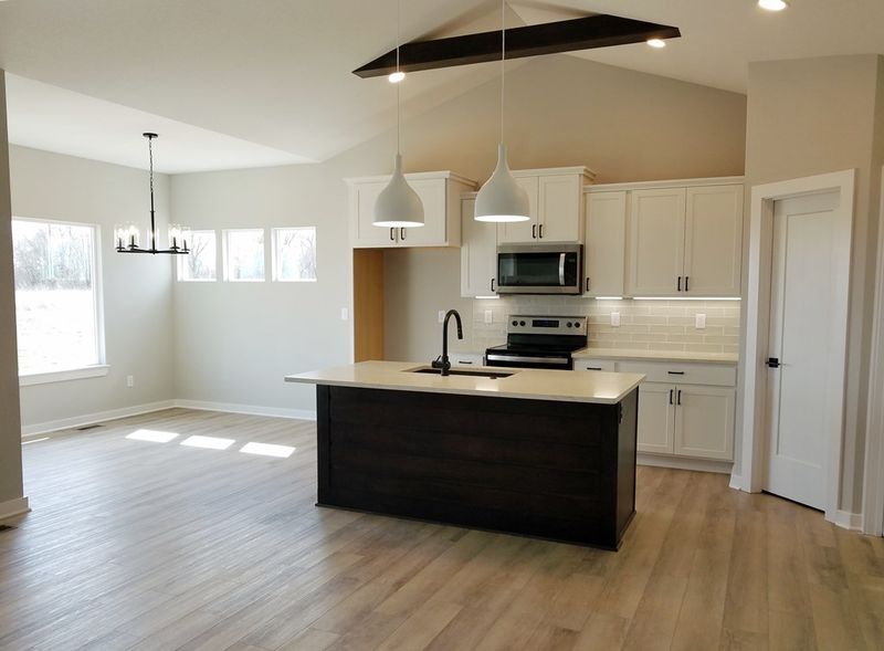 1434 N Emerald Valley Dr, Mulvane, KS 67110