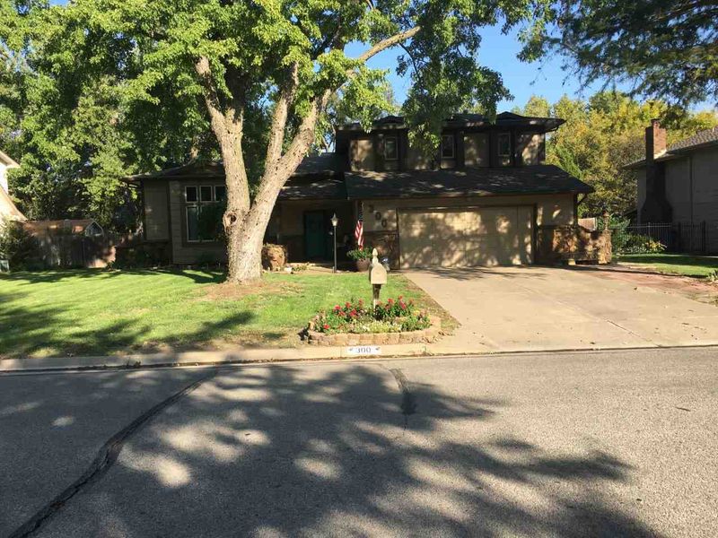 300 N Brook Forest Rd, Derby, KS 67037