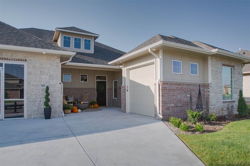 705 N Firefly Ct, Wichita, KS 67235
