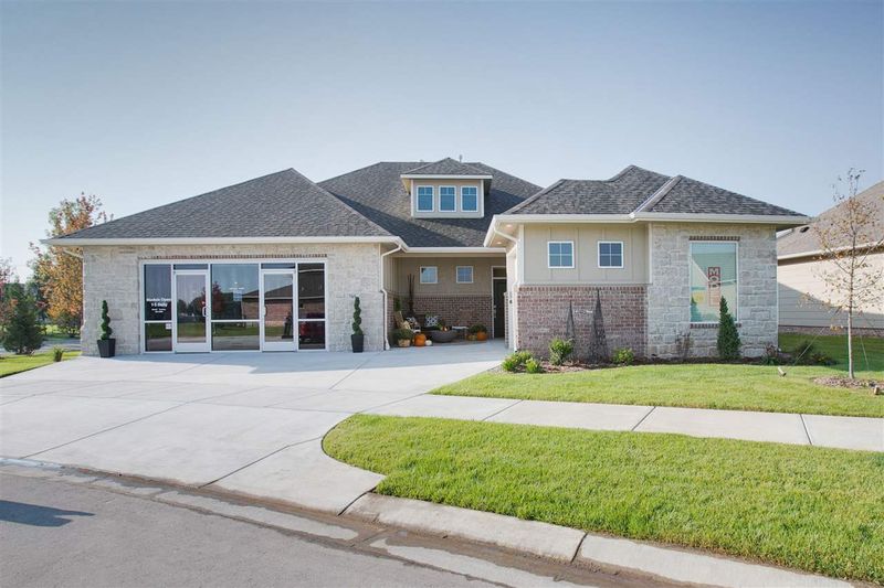 705 N Firefly Ct, Wichita, KS 67235