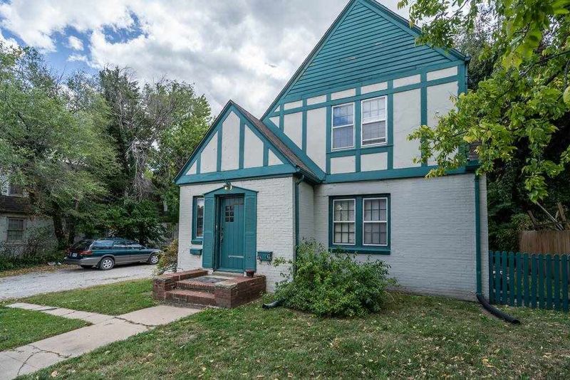 4447 E Central Ave #4449 E Central Ave, Wichita, KS 67208