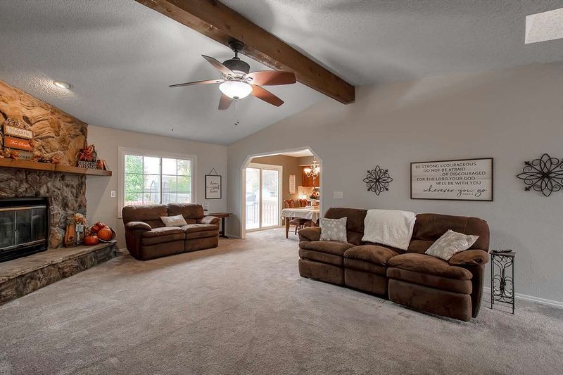 518 E Pecan Ln, Derby, KS 67037