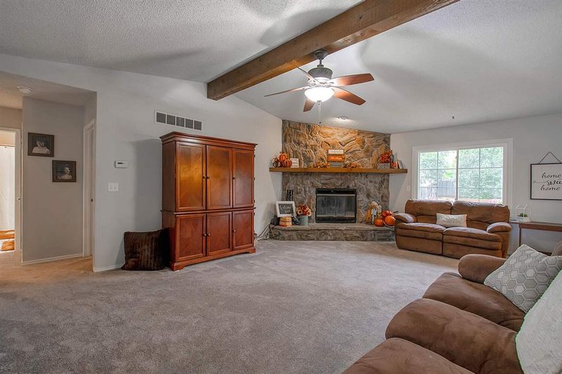 518 E Pecan Ln, Derby, KS 67037