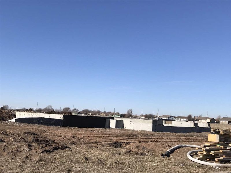 2005 Chestnut, Newton, KS 67114