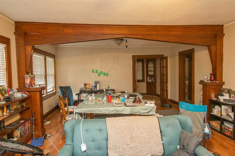 3724 E Edgemont St, Wichita, KS 67208