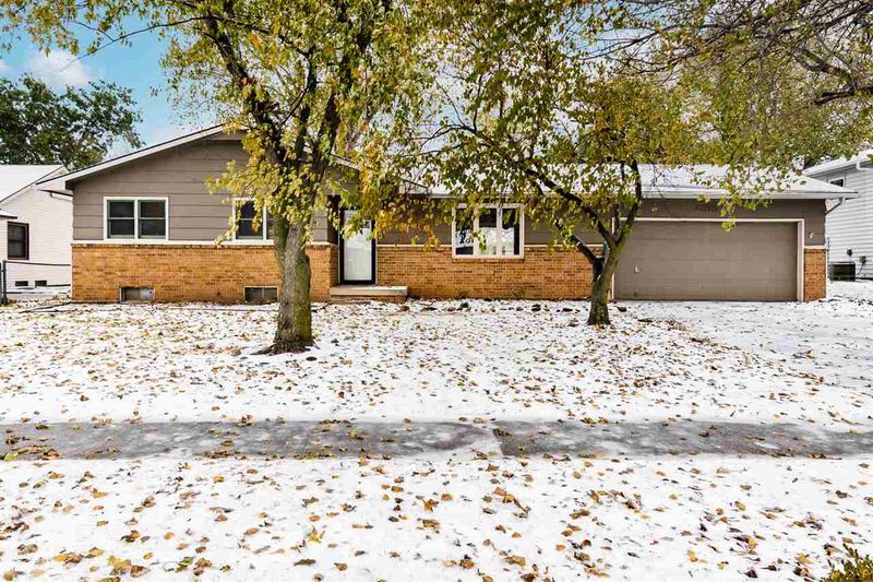 4019 Danbury St, Bel Aire, KS 67220