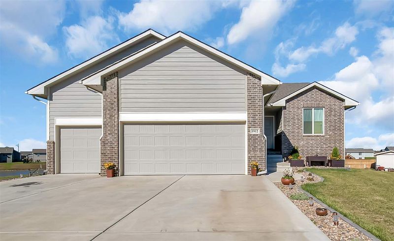 1912 E Violet Ct, Andover, KS 67002