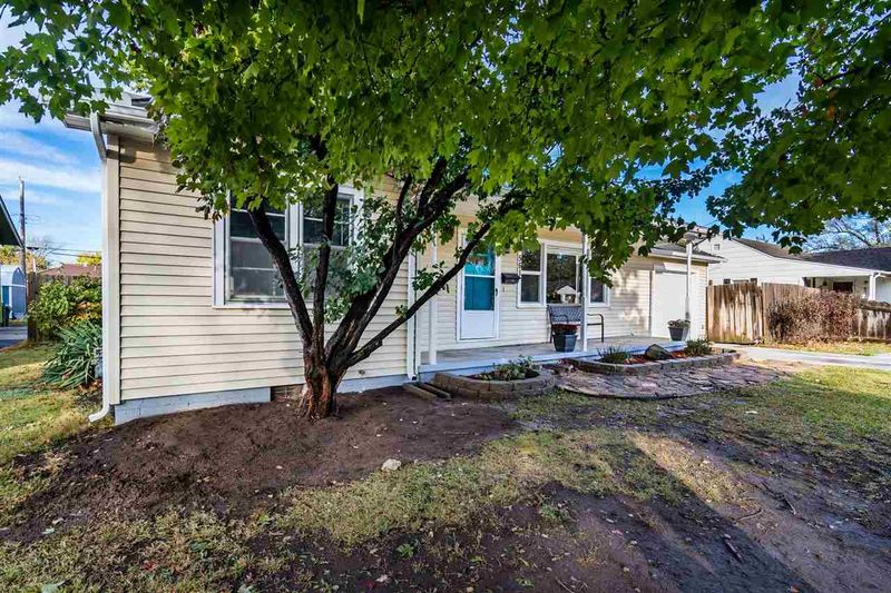 561 N Ash Ave, Valley Center, KS 67147