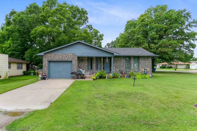 203 W 3rd St, Douglass, KS 67039