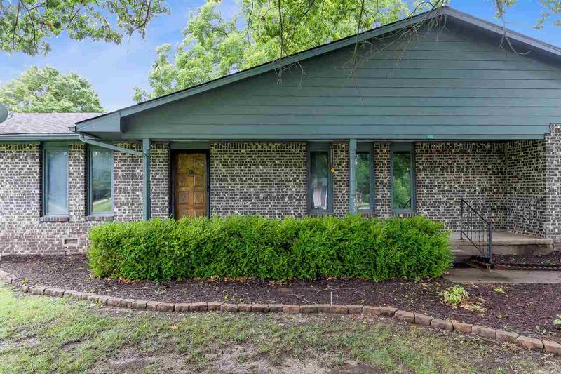 203 W 3rd St, Douglass, KS 67039