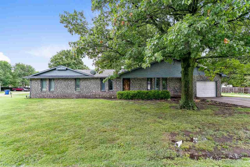 203 W 3rd St, Douglass, KS 67039