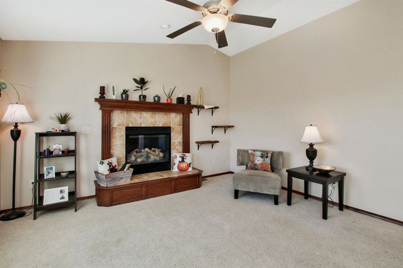 1000 E Splitwood Way, Derby, KS 67037