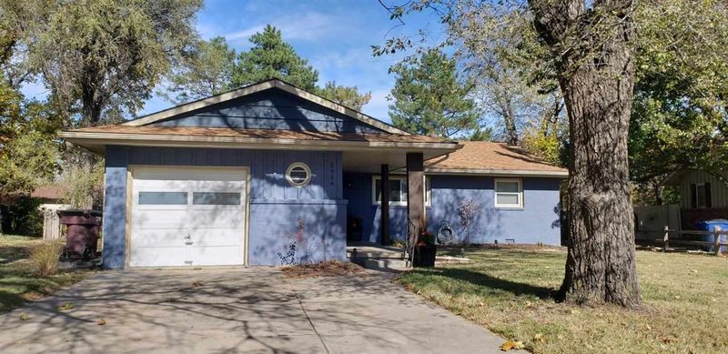 5916 E Hanover St, Bel Aire, KS 67220