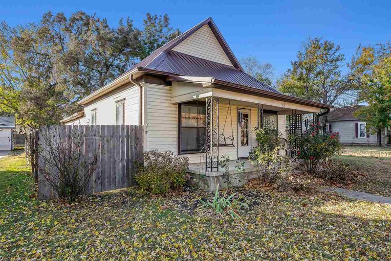 725 N 2nd St, Arkansas City, KS 67005