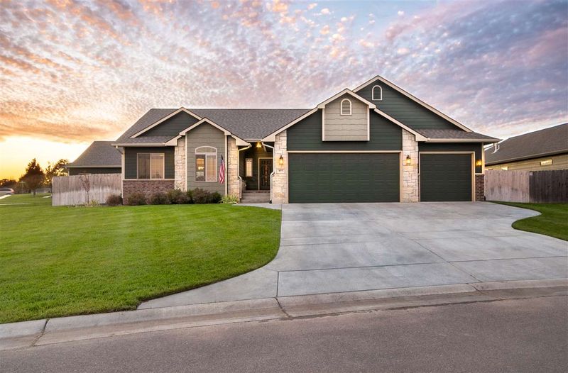 977 Cedar Brook Cir, Mulvane, KS 67110