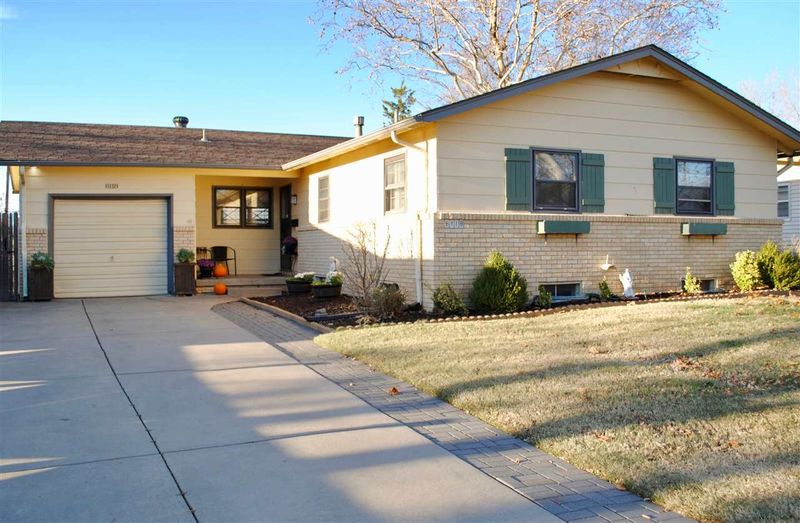 8118 E Levitt Dr, Wichita, KS 67207