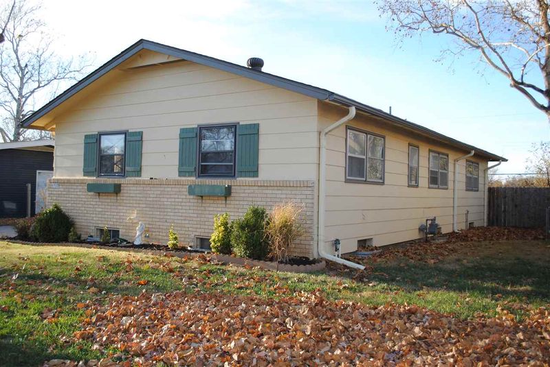 8118 E Levitt Dr, Wichita, KS 67207
