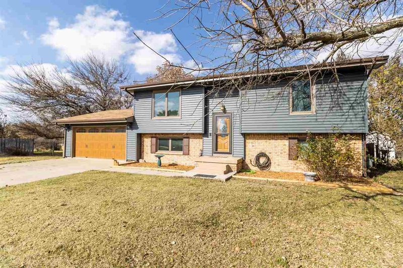 1010 E 5th St, Douglass, KS 67039