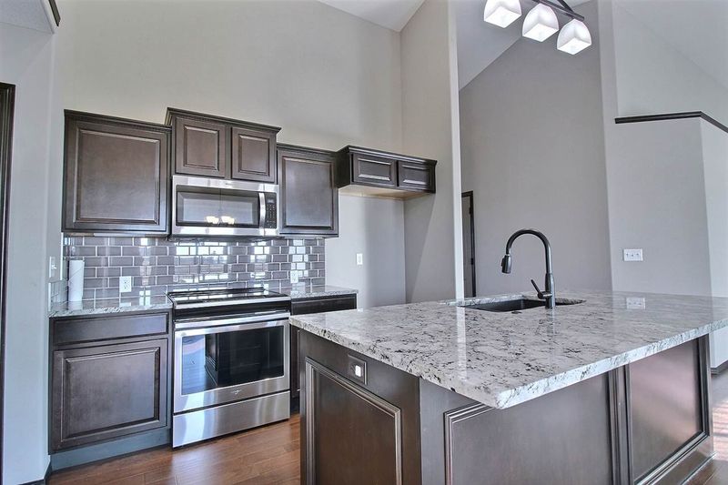 1136 N Lake Ridge Ct, Derby, KS 67037
